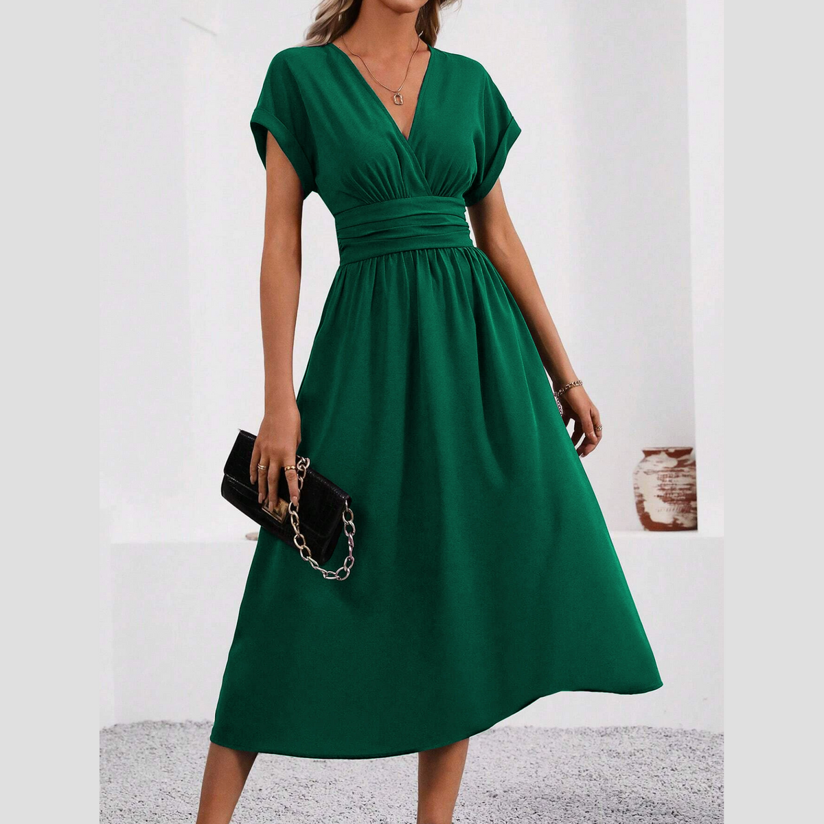 👗✨ Elegant V-ringad midjeformad klänning-3